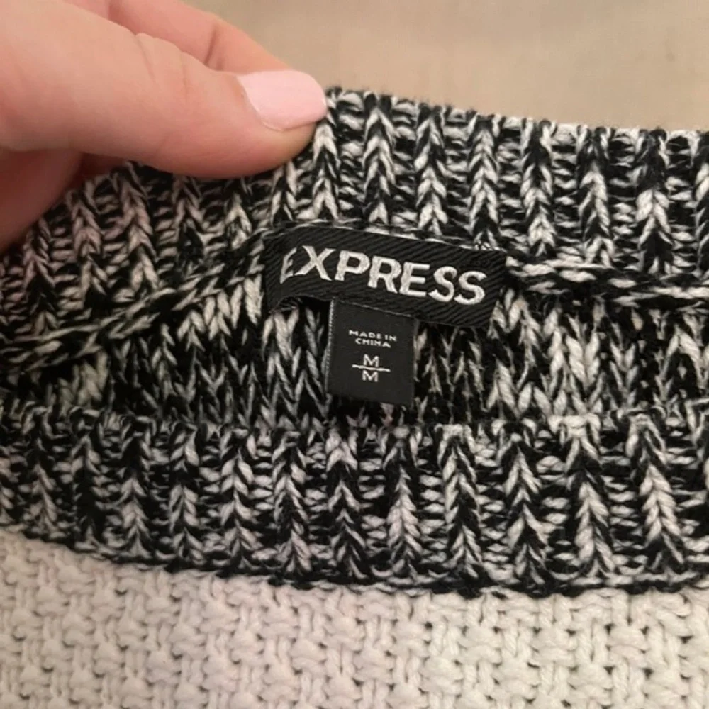 Express Cropped Sweater - Picture 3 of 3